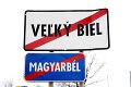 V obci Veľký Biel pribudli tabule s maďarským prekladom: Názov je úplne iný, vyzerá to komicky!
