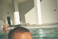 Facka pre Daru! Rytmus si v Amerike užíva vo veľkom štýle: V bazéne s blonďavou sexicou!