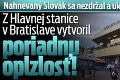 Nahnevaný Slovák sa nezdržal a ukázal to všetkým: Z Hlavnej stanice v Bratislave vytvoril poriadnu oplzlosť!