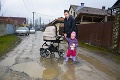 Stredovek na Slovensku? Obyvatelia čakajú na asfalt 40 rokov: Pred domami máme samé blato a diery!
