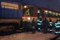 Nešťastie na strednom Slovensku: Osobný vlak sa zrazil s rušňom, hlásia zranených!