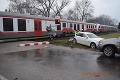 Zrážka vlaku s autom v Prešovskom kraji: Elena mala neuveriteľné šťastie