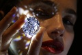 V Londýne dražia absolútne dokonalý diamant: Fotky kameňa za desiatky miliónov eur