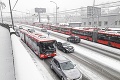 Husté sneženie paralyzovalo celú Bratislavu: Neuhádnete, koľko odhŕňačov bolo v teréne!