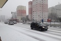 Sneženie ochromilo Bratislavu: Doprava kolabuje! Nehody a hodinové kolóny