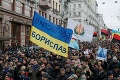 Do ulíc Kyjeva vyšli tisícky demonštrantov: Protestujúci sa dostali do potýčok s políciou