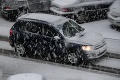 Sneh komplikuje život na východnom Slovensku: Hasiči sa nezastavia!