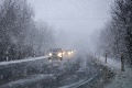 Vodiči, na cestách si v piatok dávajte veľký pozor: Dopravu môže skomplikovať hmla, sneženie i dážď