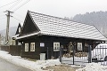 Dôchodkyňa Ľubka svojpomocne zachránila 137-ročnú chalúpku: Zo starej haraburdy múzeum!