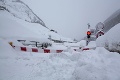 Snežné peklo vo Švajčiarsku: Tisícky ľudí sú už týždne odrezaní od sveta