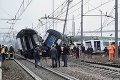 Tragédia neďaleko Milána: Vykoľajil sa vlak, najmenej traja ľudia zomreli