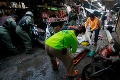 Na trhovisku vybuchla bomba: Explózia si vyžiadala troch mŕtvych a 18 zranených