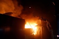 Indickú továreň zachvátil požiar: Z budovy vytiahli 17 mŕtvych tiel