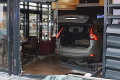 Auto vpálilo do ľudí v nemocničnej kaviarni: Vodič tvrdil, že hľadal miesto na parkovanie