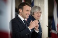 Mayová a Macron utužujú vzťahy: Británia venuje Francúzsku 51 miliónov eur na boj s migráciou