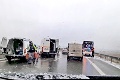 Počasie spôsobilo na cestách ľadové peklo: Poľadovica a havárie zablokovali cesty