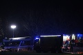 Tragická havária autobusu pri Prahe: Hlásia až troch mŕtvych a 45 zranených!