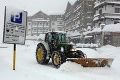 V zajatí snehu: Lavína zavalila hotel v talianskych Alpách, zábery ľudí ako z katastrofického filmu!