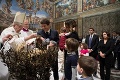 Pápež František pokrstil 34 novorodencov: Netradičné slová uprostred obradu