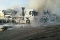 V Sládkovičove hasiči bojovali s požiarom kamiónov, škodu vyčíslili na 300-tisíc eur