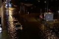 Víchrica Eleanor ohrozuje Britské ostrovy: Záplavy v uliciach, narušená doprava a dodávky elektriny