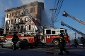 Bytový dom v New Yorku zachvátili plamene: Pri požiari sa zranilo 22 obyvateľov a hasič!