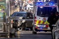 Náraz auta do davu chodcov: V nemocnici zomrel jeden človek, vodiča obvinili z vraždy