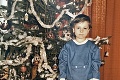 FOTOhádanka: Uhádnete, kto je tento chlapec pri vianočnom stromčeku? Dnes je z neho úspešný tanečník