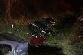 Tragická nehoda neďaleko Bratislavy: Policajt Roderik chcel pomôcť posádke odstaveného auta, v nemocnici bojuje o život