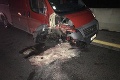 Tragická nehoda neďaleko Bratislavy: Policajt Roderik chcel pomôcť posádke odstaveného auta, v nemocnici bojuje o život