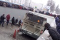 Náraz autobusu v Moskve: Úrady identifikovali obete, medzi nimi je aj dieťa
