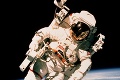 Zomrel astronaut Bruce McCandless: Ako prvý absolvoval historickú prechádzku vo vesmíre!