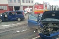 V Bratislavskom kraji sa stali dve dopravné nehody: Zranených museli vyslobodzovať z havarovaných áut