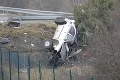 Smrteľná nehoda v Trenčianskom kraji na diaľnici D1: Zahynul mladý vodič († 22), s autom narazil do nádrže na vodu