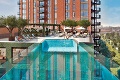 V Londýne stavajú prvý bazén medzi dvomi budovami: Zaplávajte si vo vzduchu
