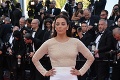 Eva Longoria zažiarila v Cannes: Zaujímavý detail na jej tvári zbadáte, až keď sklopí zrak!