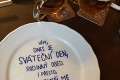 V pražskej reštaurácii si objednal hlavné jedlo: To ešte netušil, čo nájde skryté v tanieri!