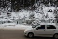 Nevšedný prírodný úkaz na Slovensku: Priamo pri hlavnej ceste vzniká ľadopád, obdivujú ho domáci i turisti
