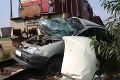 V Bratislave vlak na železničnom priecestí narazil do osobného auta: Ako sa nehoda skončila?