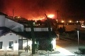 Južnú Kaliforniu sužuje požiar: Museli evakuovať tisícky obyvateľov