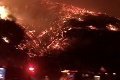 Kaliforniu sužujú mohutné požiare: Oheň vyhnal z domov aj celebrity