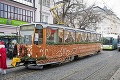 Ulicami Bratislavy už premáva vianočná električka: Na čo všetko sa môžete počas jazdy tešiť?