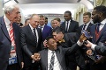 Aj toto zaujalo na moskovskom žrebe MS vo futbale: Pelé na vozíčku, sexi ruská modelka