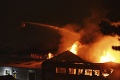 Obrovský požiar v Londýne: So šľahajúcimi plameňmi bojuje viac ako 100 hasičov
