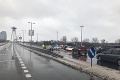Polícia uzatvorila Most SNP v Bratislave na hodinu a pol: V meste sa tvoria kolóny