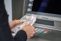 Chlapík našiel v bankomate cudzie peniaze, no vrátil ich: O pol hodinu sa dozvedel šokujúcu správu!