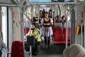 Vodič bratislavskej MHD prekvapil cestujúcich: Keď uvideli, čo nechal v električke, zostali zaskočení