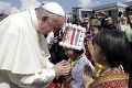 Pápež František pricestoval na svoju prvú návštevu Mjanmarska: Vítali ho tisíce veriacich
