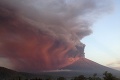 Bali zahalil sopečný popol: Hroziaci výbuch sopky si vyžiadal evakuácie a rušenie letov