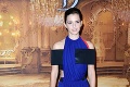 Emma Watson zaujala na premiére filmu Kráska a zviera šatami: To je ale divoká kreácia!